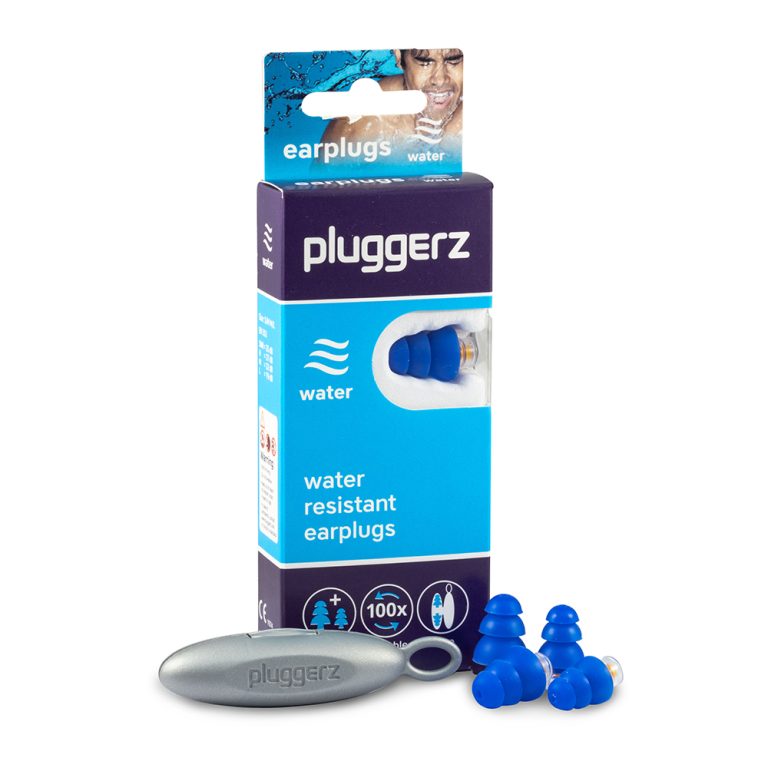 Pluggerz Water korvatulppa -pakkaus sisältää kahdet erikokoiset tulpat ja säilytysrasian.