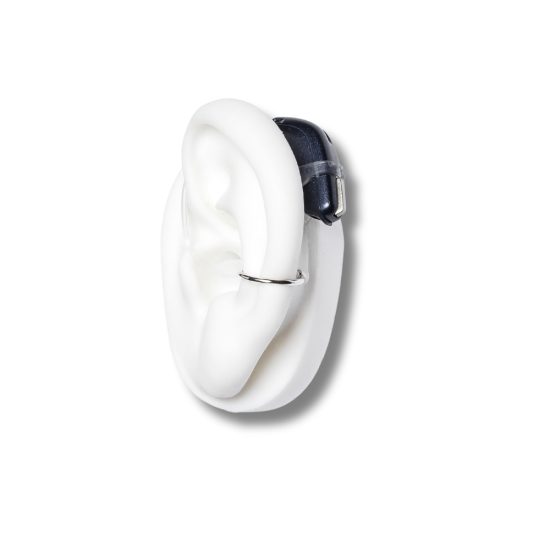 Simple Silver -turvarengas on yksinkertainen hopea rengas, joka kiinnitetään korvalehden keskivaiheille, heti kuulokojeen alapuolelle. Simple Silver -turvarengas ei vaadi korvalävistyksiä.