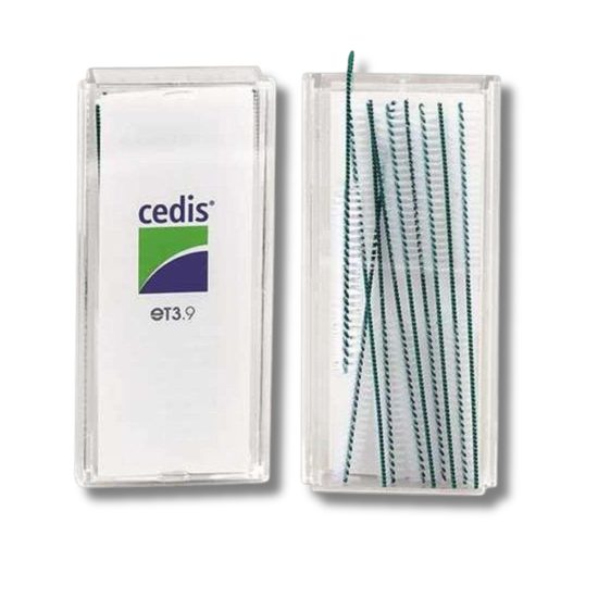 Cedis Puhdistusrassi -pakkauksessa on 10 kpl rasseja sekä muovinen säilytysrasia.