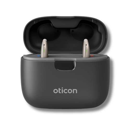 Oticon SmartCharger miniBTE R matkalaturi on pienikokoinen ja se on helppo ottaa mukaan matkalle.