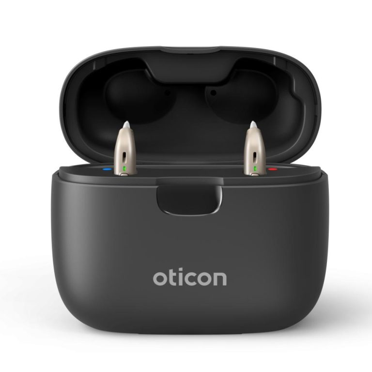 Oticon SmartCharger miniRite R matkalaturi on helppo ottaa mukaan matkalle.